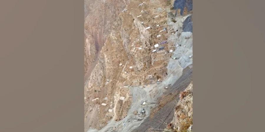 عکس کوه که معدن یاقوت در آن تثیبت شده است 