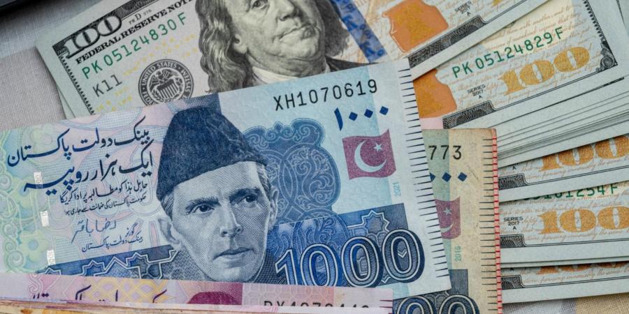  عکسی از روپیه پاکستانی و دالر امریکایی